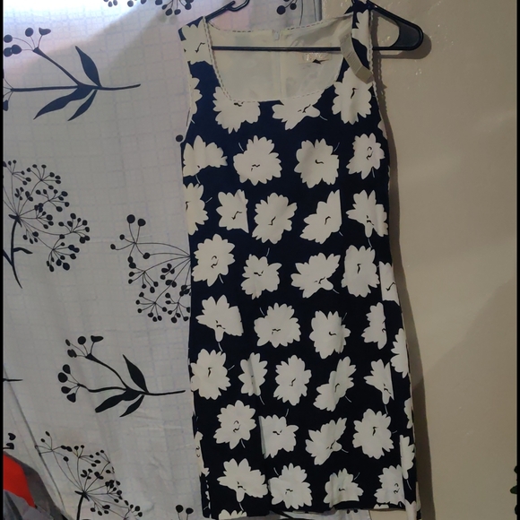 NEW CACHE FLORAL WHITE &BLACK DRESS SIZE 6 - Picture 2 of 8